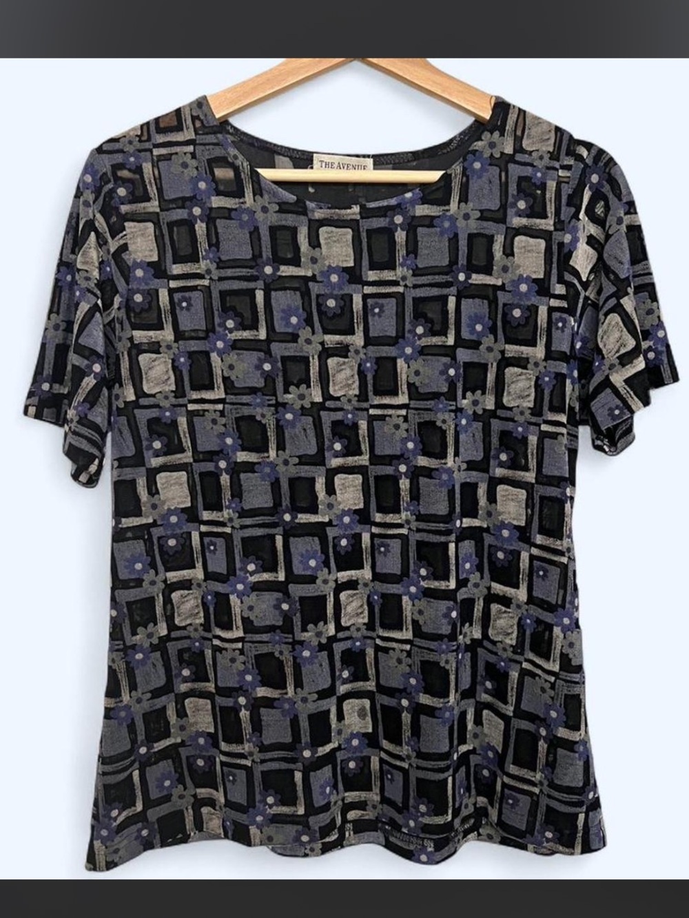 The Avenue Black & Blue Geometric Floral Short Sleeve Top